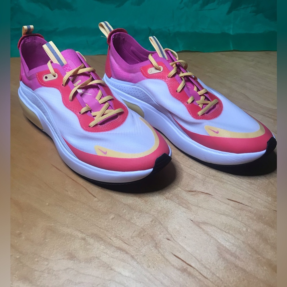 Nike Women’s Air Max Asia SE Laser Fuchsia White and Pink Sneaker Size 8 - Picture 4 of 10